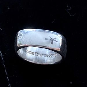 Rare 2003 Silver rounded square tiffany ring. 6.5.